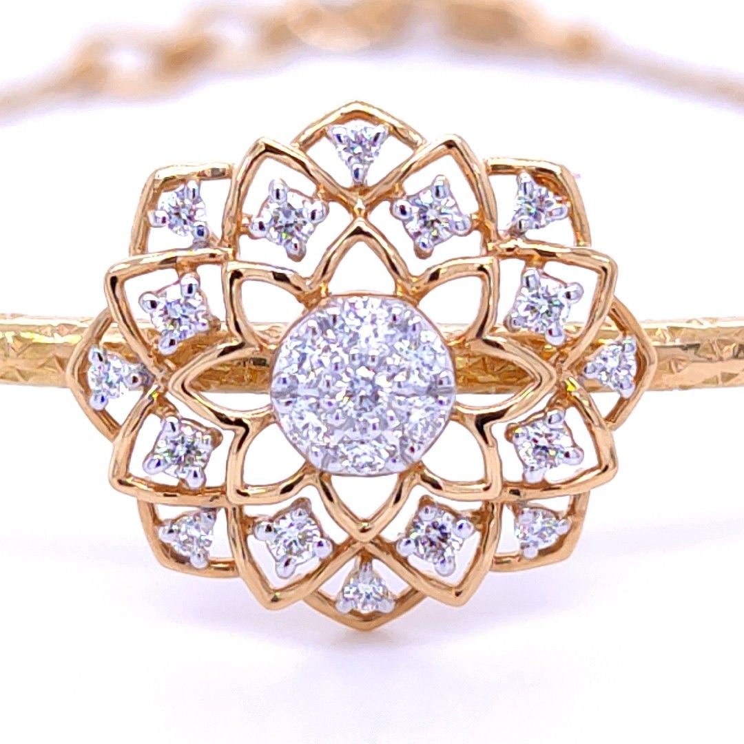 Glorious flower diamond bracelet