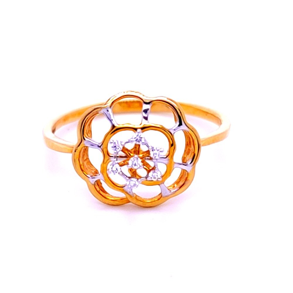 A very unique and floral diamond ring in yellow gold ring