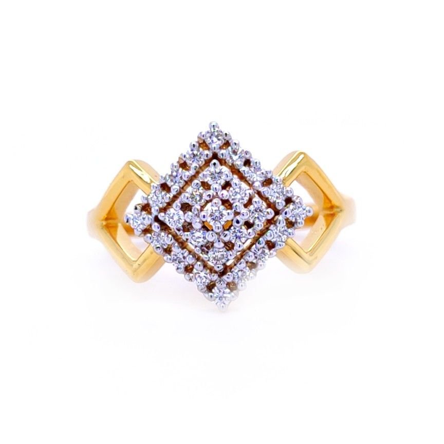 Swifted square diamond ring