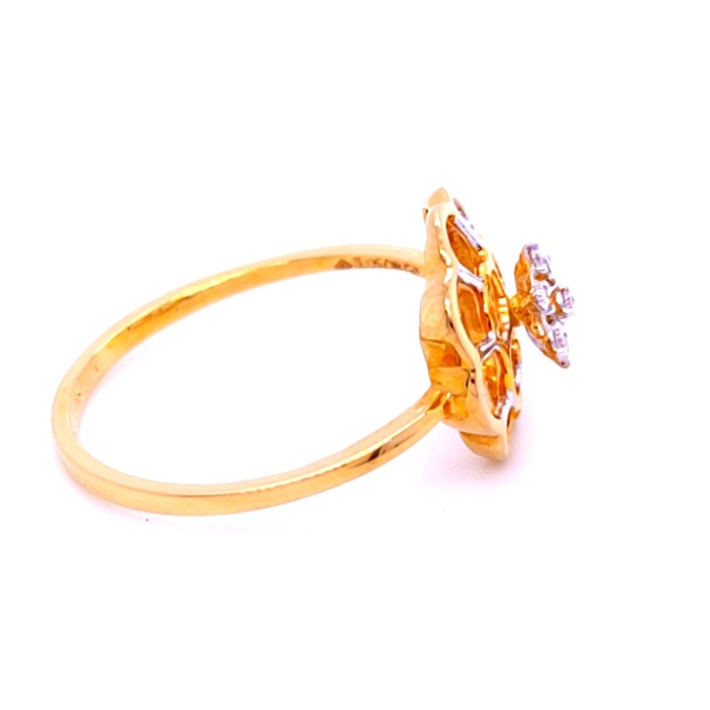 A very unique and floral diamond ring in yellow gold ring