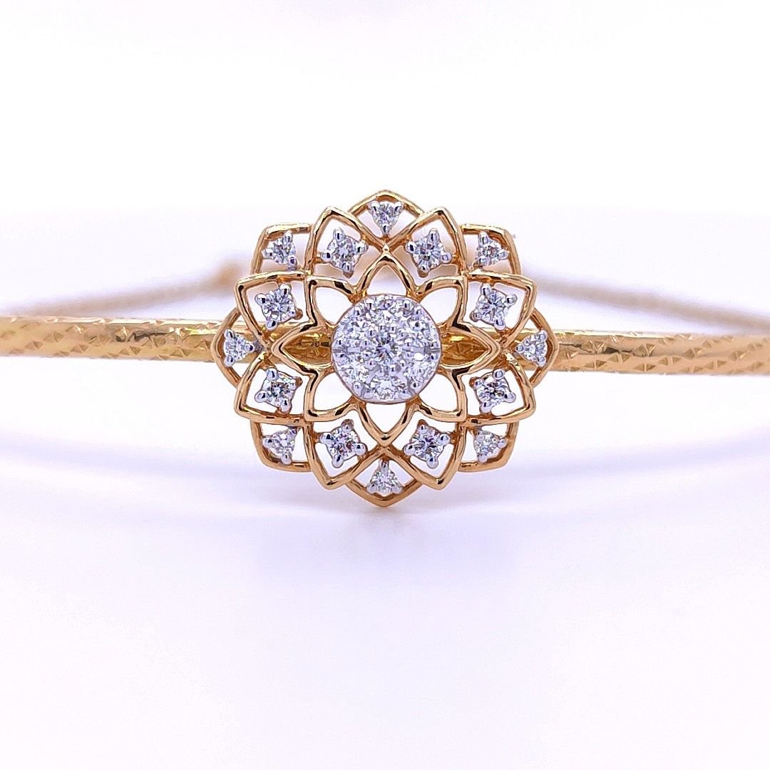 Glorious flower diamond bracelet