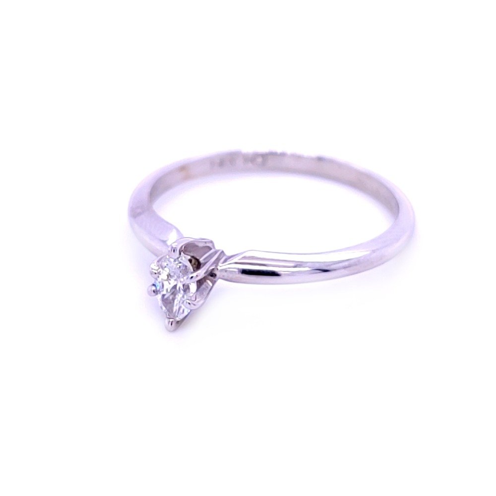 Mesmerizing solitaire marquise diamond ring in 14 kt